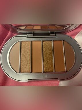 R.E.M. Beauty Babydoll Eyeshadow Palette